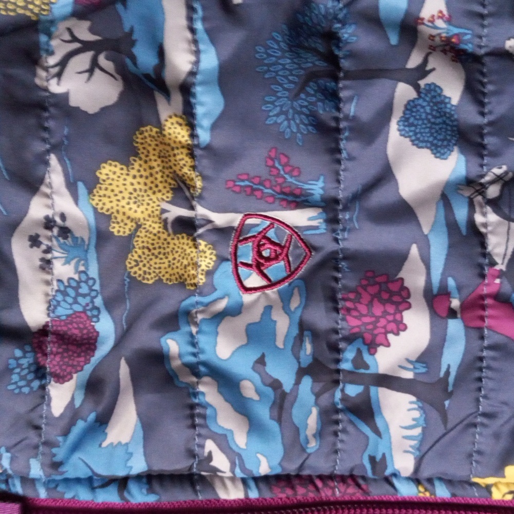 Kids XL Ariat reversible vest - Picture 6 of 14